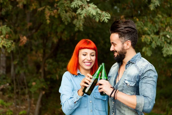 Parktaki mutlu çift.