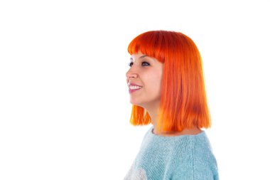 Kırmızı saçlı genç kadın