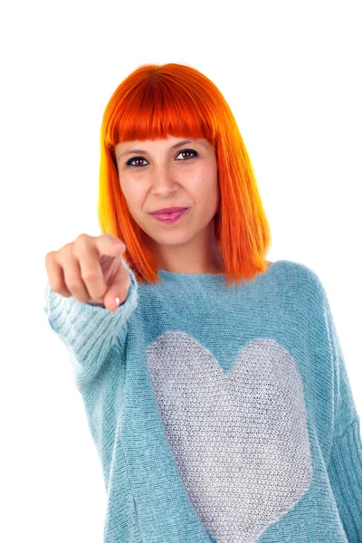 Kırmızı saçlı genç kadın