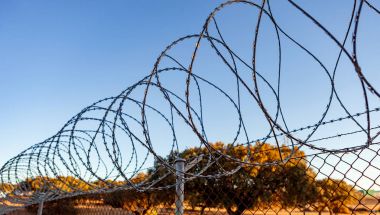 Dikenli Tel ile Çit