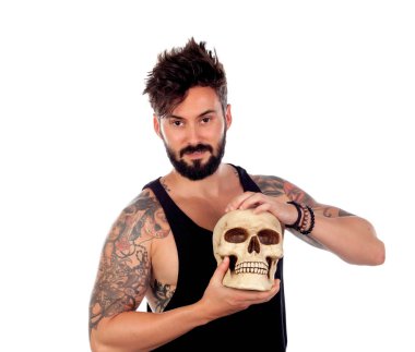 insan kafatası ile yakışıklı sakallı adam