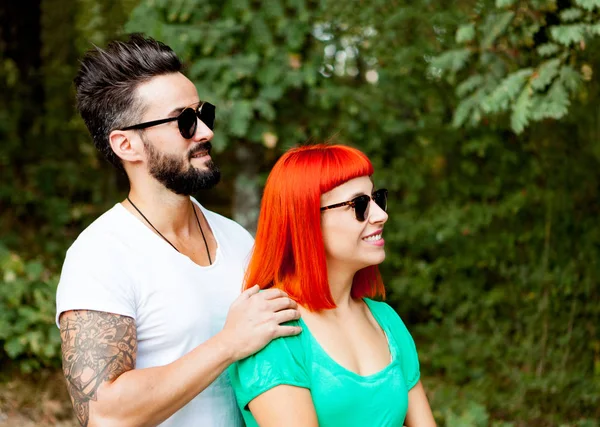 Parktaki mutlu çift.