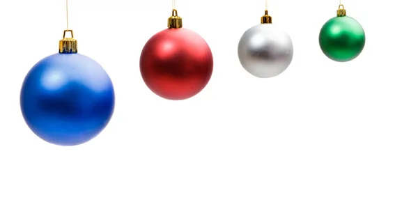Fila de bolas de Natal brilhantes — Fotografia de Stock