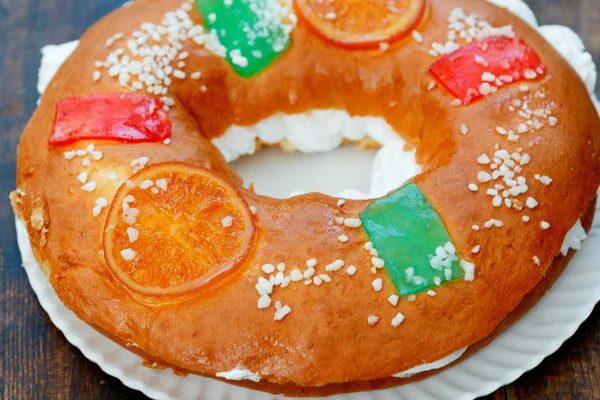 Rosca Reyes Traditional Spanish Dessert Celebrate Epiphany Wooden Table — Stock Photo, Image