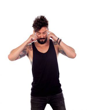 baş ağrısı ile genç adam