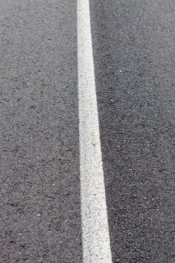modern asfalt yol ile beyaz çizgi görünümü