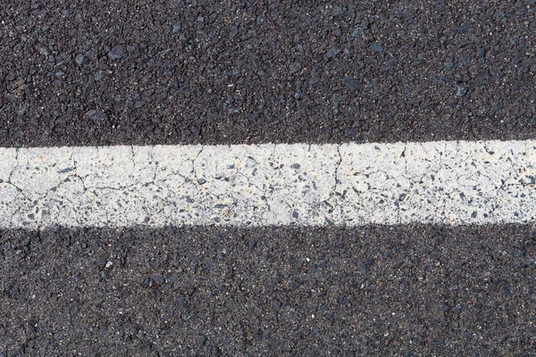 白いラインとモダンなアスファルト道路の表示 — ストック写真