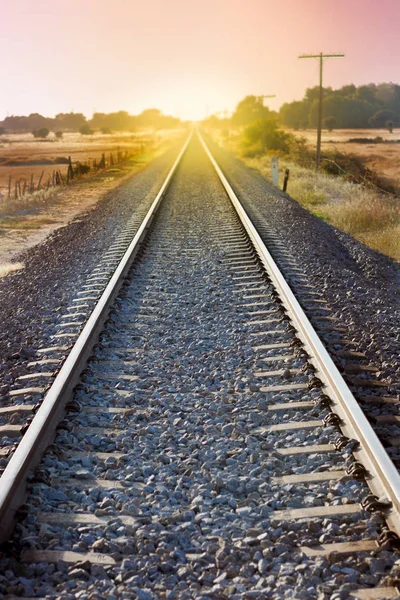 tren yolu ile güzel günbatımı güneşli