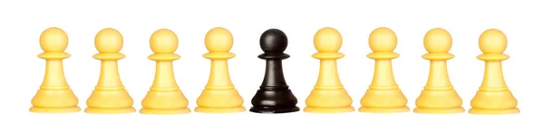白い背景で隔離のチェスのポーンの行 — ストック写真
