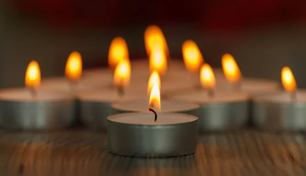 Μικρά κεριά καύση — Φωτογραφία Αρχείου
