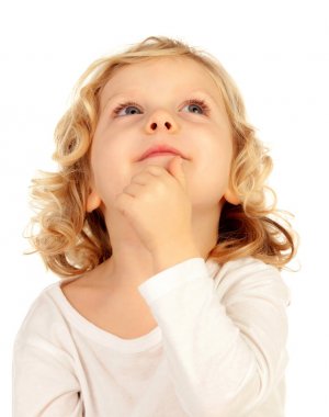 Beyaz bir arka plan üzerinde izole küçük sarışın çocuk