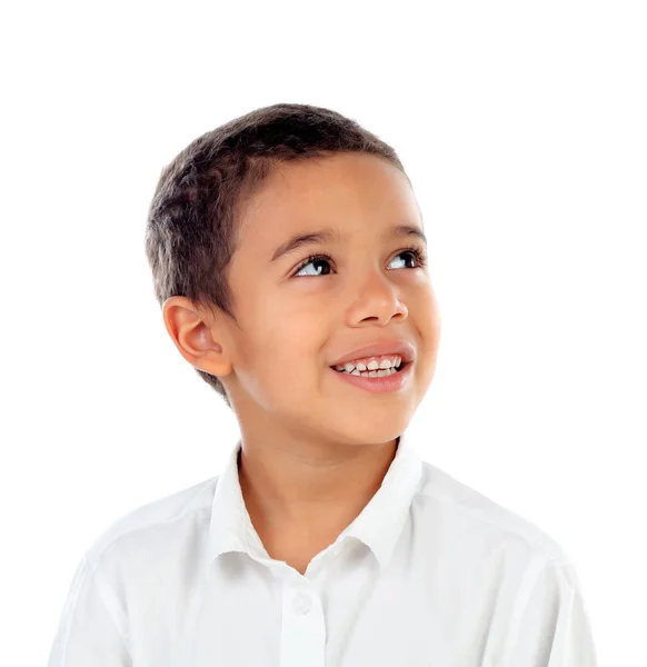 白いシャツ白い背景で隔離のかわいい幸せな小さなアフリカ少年 — ストック写真