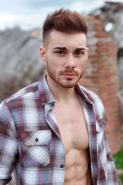 Attractive Guy Wearing Plaid Shirt Unbuttoned — Stock Photo, Image