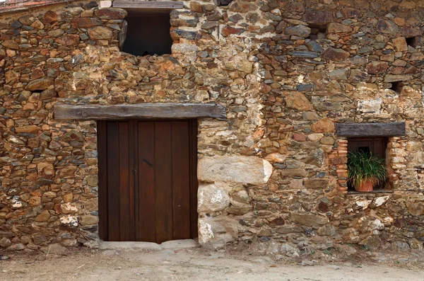 Façade Maison Ancienne Avec Fenêtres Porte Bois Cceres Espagne — Photo