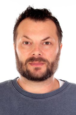 beyaz bir arka plan üzerinde izole kamera bakarak sakallı