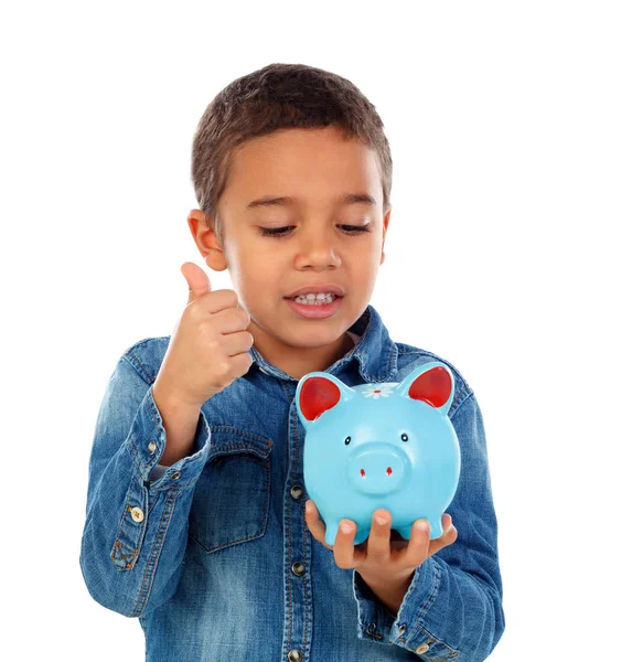 可爱的小非洲男孩在牛仔衬衫持有蓝小猪银行孤立的白色背景 — 图库照片