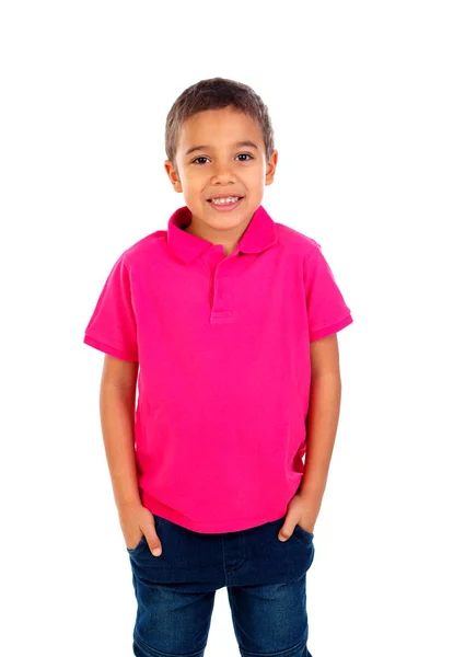 白い背景に分離されたピンクの シャツにかわいい幸せな小さなアフリカ少年 — ストック写真