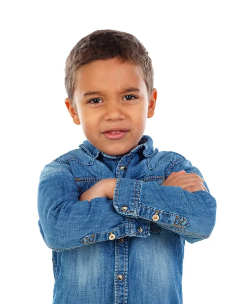 可爱的小非洲男孩在牛仔衬衫与双臂交叉孤立的白色背景 — 图库照片