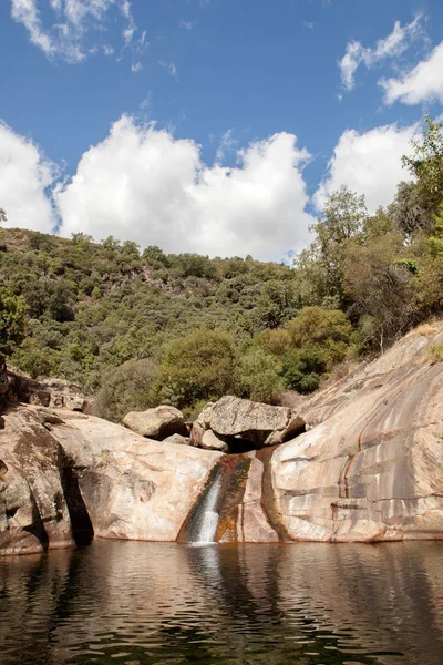 Waterfall Mountain Picturesque Lake — Stock Photo, Image