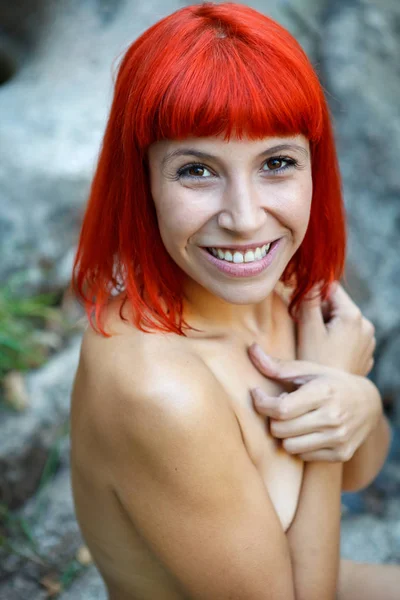 Çekici Genç Kırmızı Saçlı Çıplak Kadın Açık — Stok fotoğraf