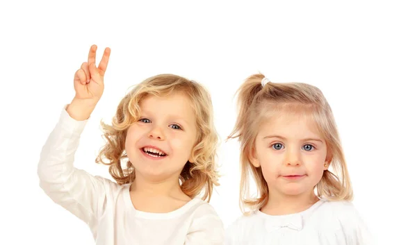 Dos Hermanos Muy Parecidos Aislados Sobre Fondo Blanco — Foto de Stock