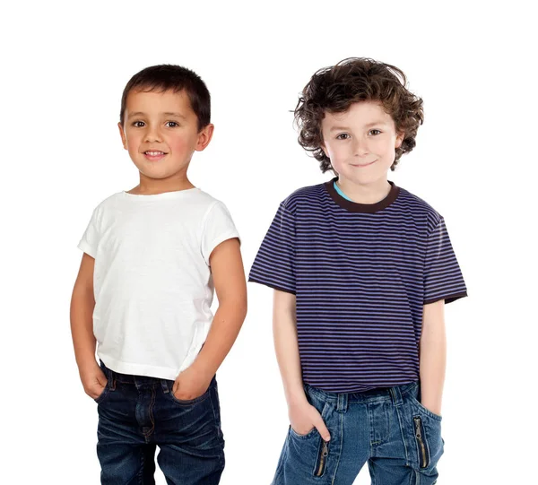 两个可爱的小男孩双手放在白色背景的口袋里 — 图库照片
