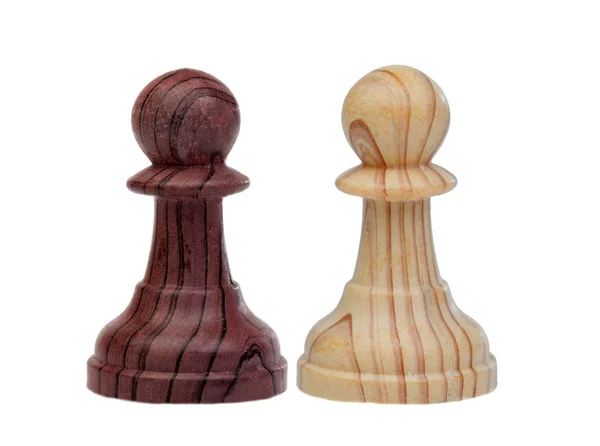Две Различные Деревянные Шахматные Пешки Белом Фоне — стоковое фото