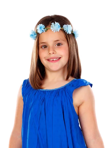 美丽的小女孩与蓝色花卉花圈孤立的白色背景 — 图库照片
