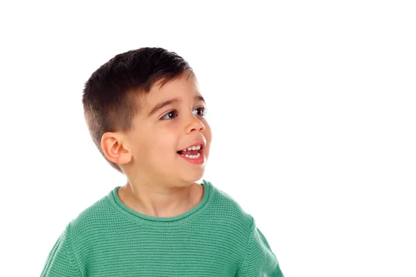 白い背景に分離された緑の服の少年の笑顔 — ストック写真
