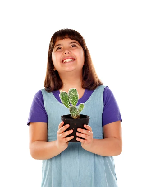 白い背景で隔離サボテンの鉢植えを持って笑顔かわいい女の子 — ストック写真