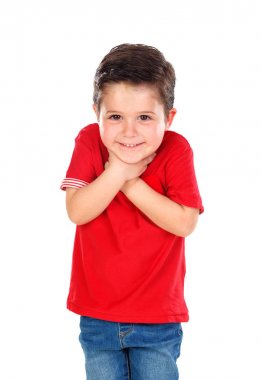 Kırmızı t-shirt üzerinde izole beyaz arka plan poz sürpriz çocuk
