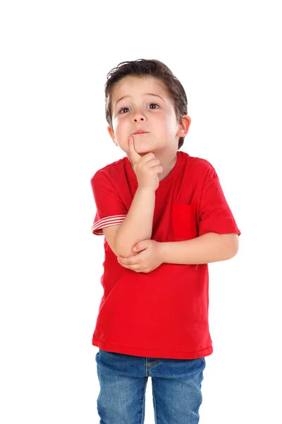 Schattige Peinzende Jongen Het Rode Shirt Poseren Geïsoleerd Witte Achtergrond — Stockfoto