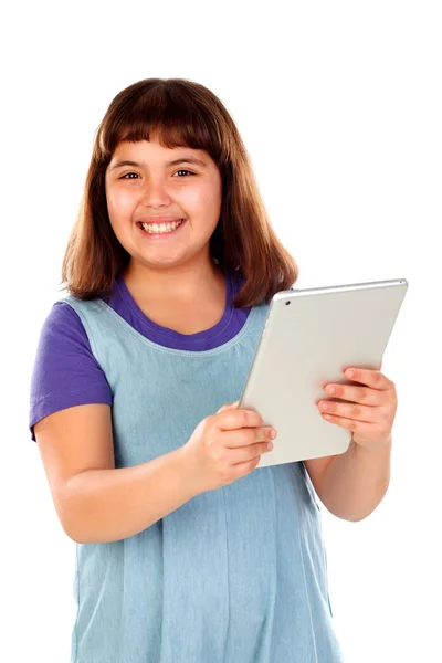 白い背景に分離されたタブレット を持って笑顔かわいい女の子 — ストック写真