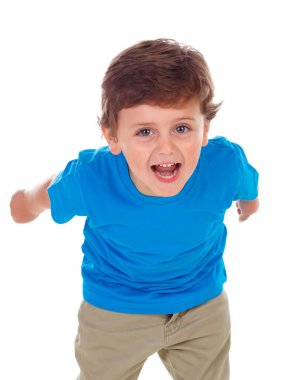 sevimli gülümseyen küçük oğlan mavi tişört beyaz arka plan üzerinde izole.