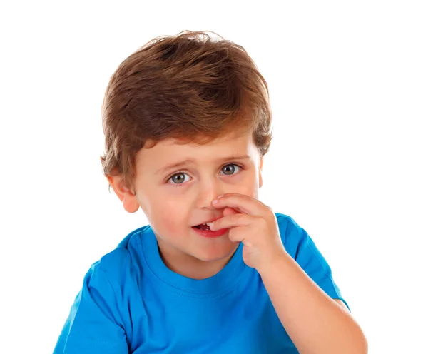 Adorable Niño Azul Camiseta Rascándose Nariz Aislado Sobre Fondo Blanco —  Fotos de Stock