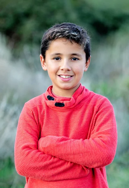 Felice ragazzo con maglia rossa — Foto Stock
