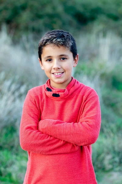 Chico feliz con camiseta roja —  Fotos de Stock