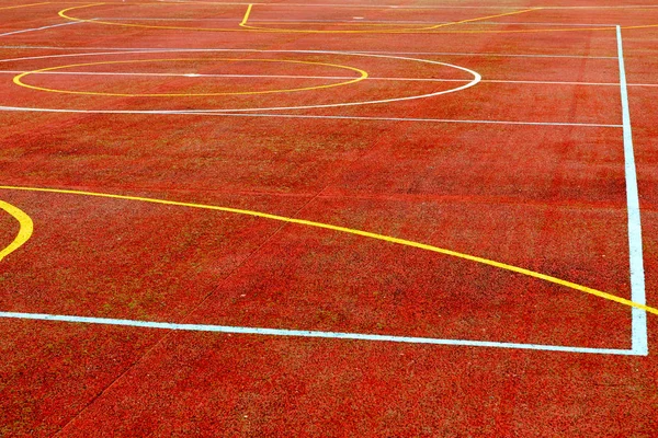 Quadra vermelha de basquete — Fotografia de Stock