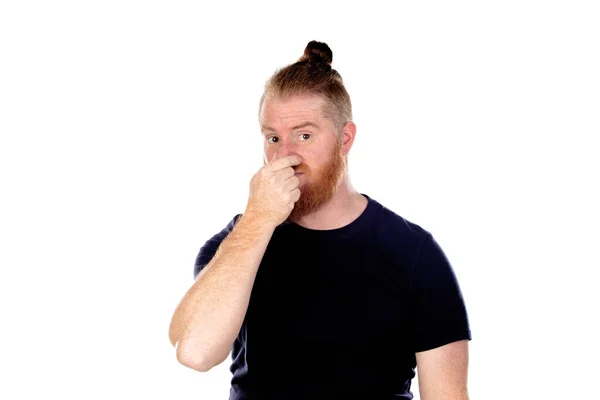 Рыжеволосый Мужчина Длинной Бородой Закрывающий Нос Изолирован Белом Фоне — стоковое фото