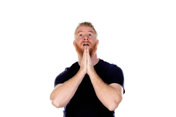 Рыжеволосый Мужчина Длинной Бородой Молится Белом Фоне — стоковое фото