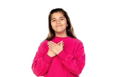 Beyaz bir arka planda pembe formalı sevimli bir genç kız.