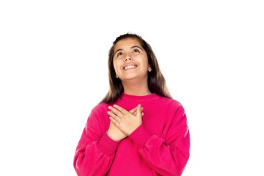 Beyaz bir arka planda pembe formalı sevimli bir genç kız.