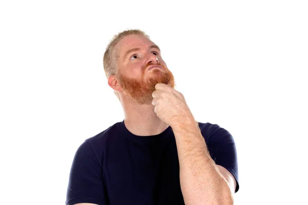 Kızıl Saçlı Uzun Sakallı Beyaz Arka Planda Soyutlanmış Bir Adam — Stok fotoğraf