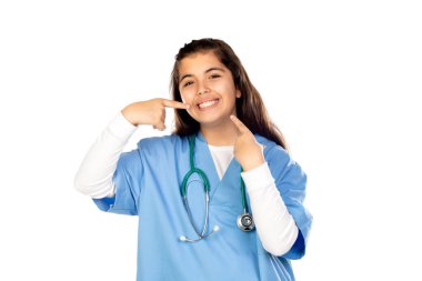 Mavi dişçisi olan komik kız beyaz arka planda izole edilmiş.