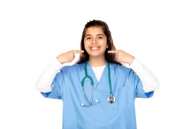 Mavi dişçisi olan komik kız beyaz arka planda izole edilmiş.