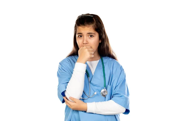 Zabawna Dziewczyna Niebieskim Mundurem Lekarza Odizolowana Białym Tle — Zdjęcie stockowe