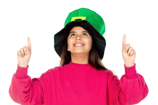 Αξιολάτρευτο Κορίτσι Ένα Μεγάλο Πράσινο Καπέλο Απομονωμένο Λευκό Φόντο — Φωτογραφία Αρχείου