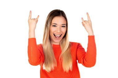 Beyaz arka planda kırmızı formalı güzel sarışın kadın.