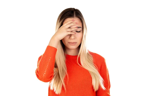 Mooie Blonde Vrouw Met Rode Trui Geïsoleerd Een Witte Achtergrond — Stockfoto