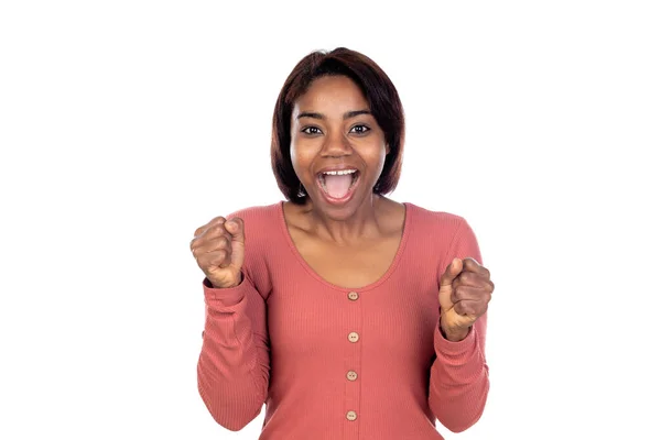 Mulher Africana Adorável Com Camiseta Rosa Isolada Fundo Branco — Fotografia de Stock